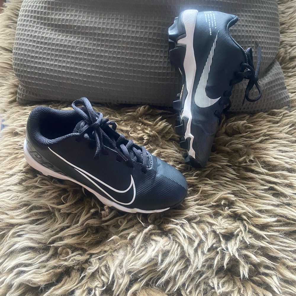 Nike Kids youth football cleats. Size 1.5 y